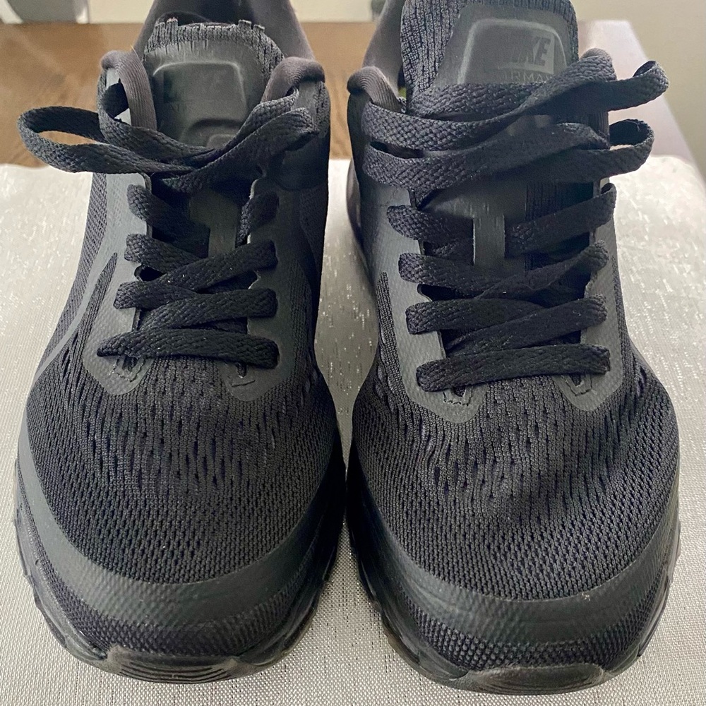 Nike Men's Black Athletic Sneakers